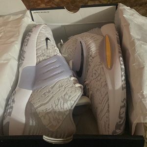 KD14 Wolfgray basketball shoes NEVER WORN